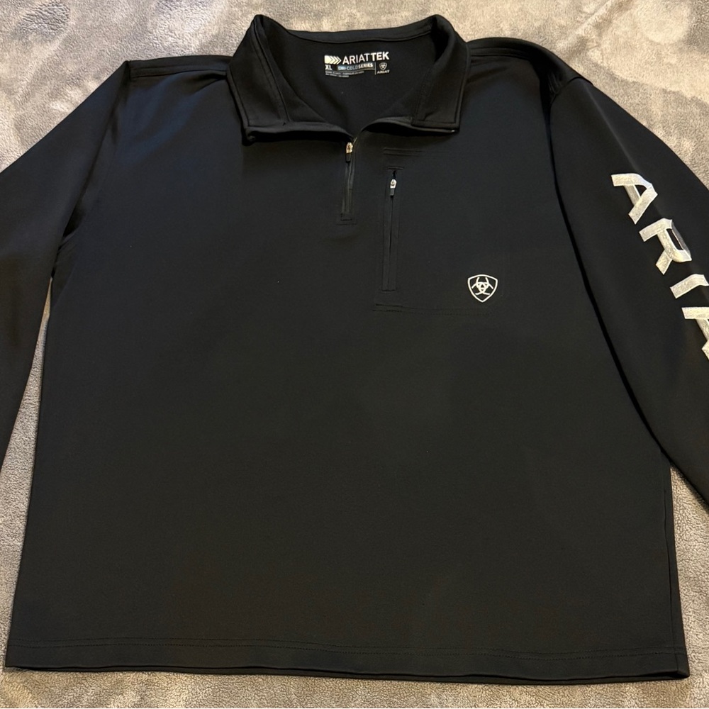 Ariat 1/4 Zip Black Sweatshirt